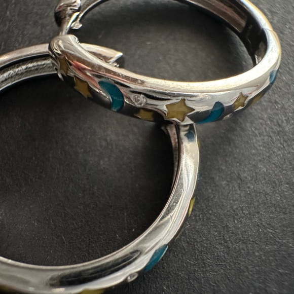 925 Sterling Silver Glow In The Dark Moon & Star Hoop Earrings - Picture 5 of 12